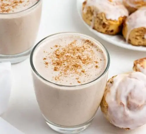 Cinnamon Roll Breakfast Smoothie